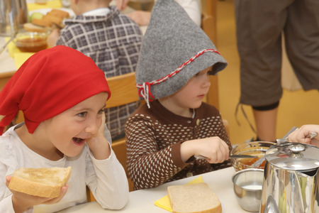Tradicionalni slovenski zajtrk  vrtec Cerknica 23 Foto Ljubo Vukelič